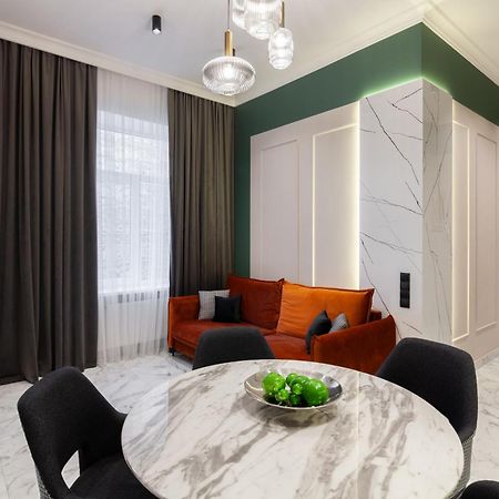 Leogrand Apartments On Franka 35 Lviv Exterior photo